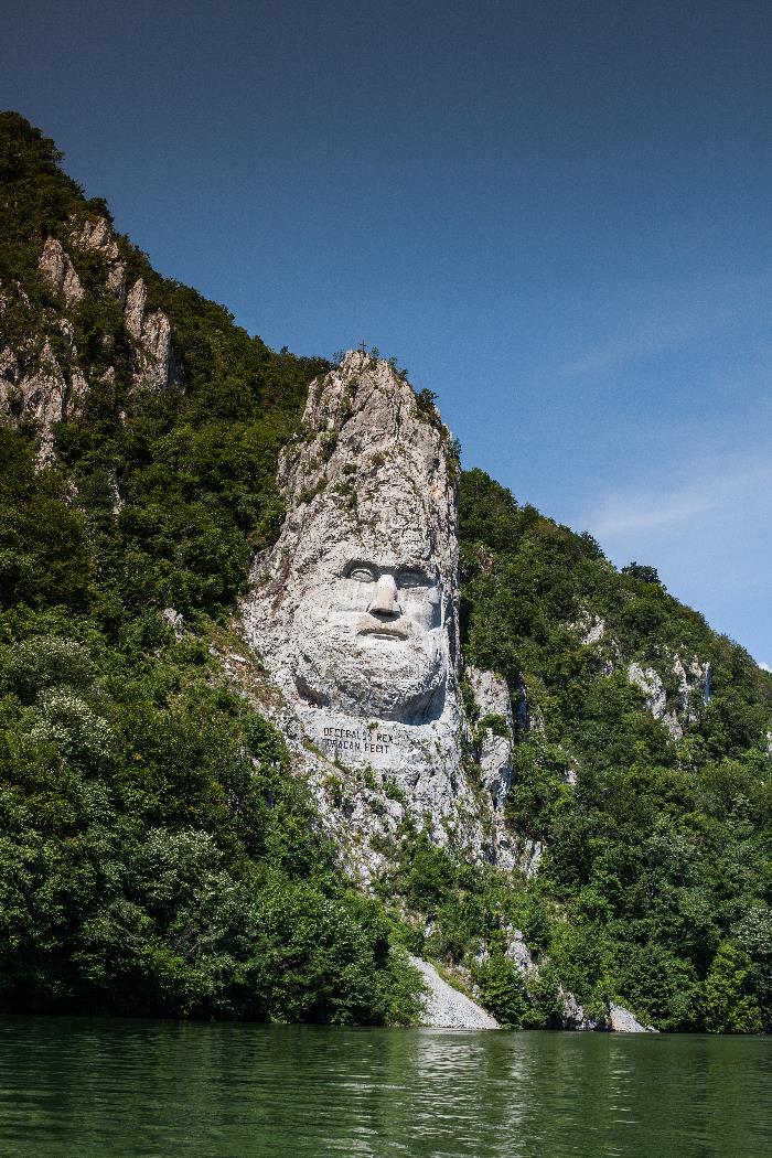 Nestroy: Auf der Donau zum Eisernen Tor und zurück