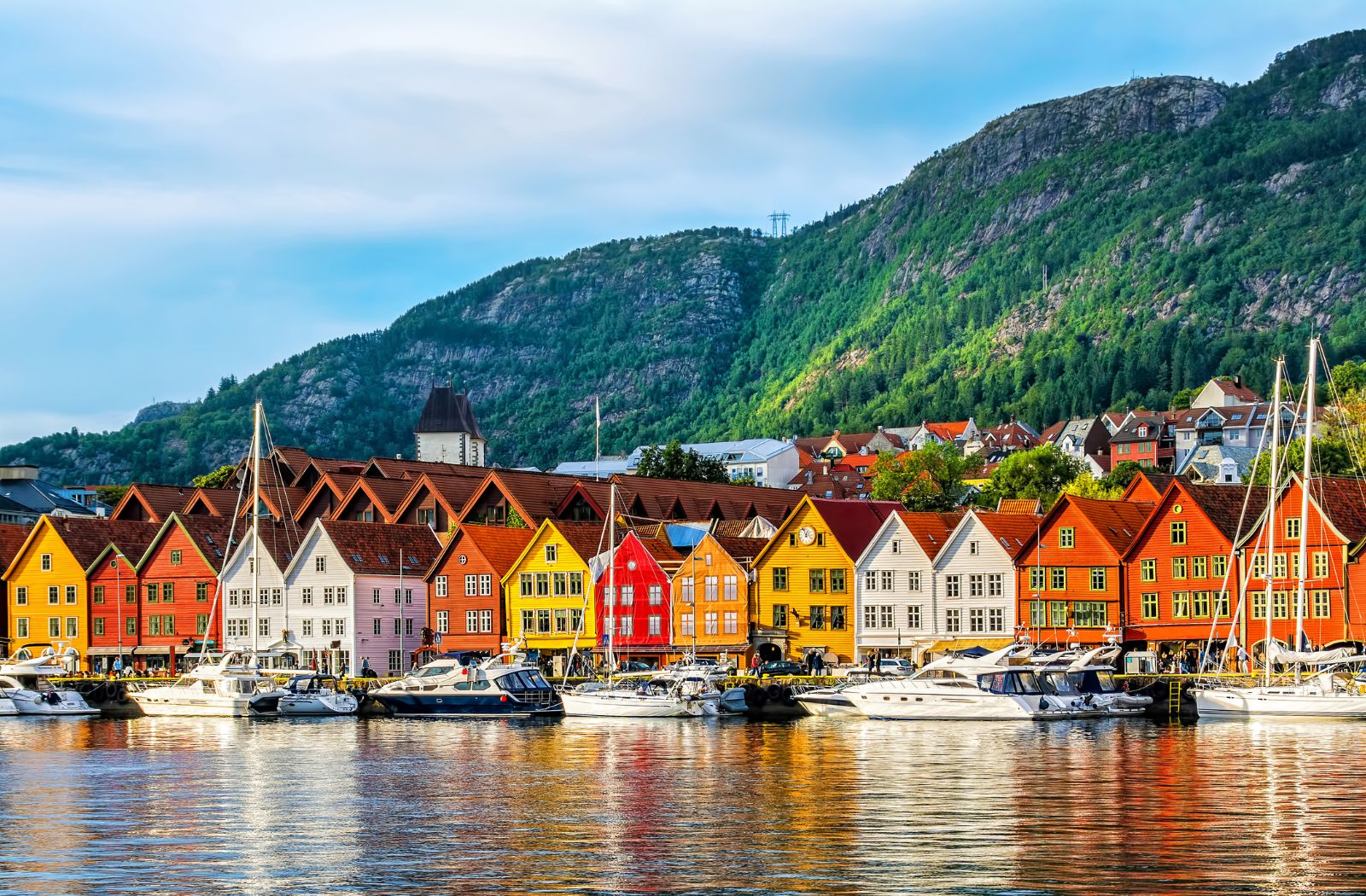 Havila Pollux: Bahn und Hurtigruten vereint